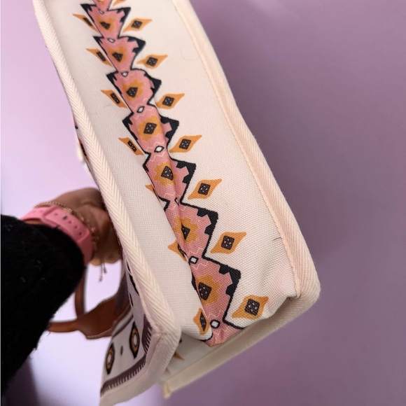 NWOT - Geometric Pattern Tote - Brown and Pink - Picture 5 of 8